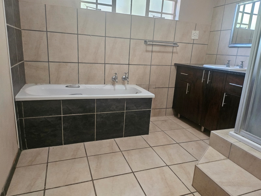 5 Bedroom Property for Sale in Roodekopjes Ah North West